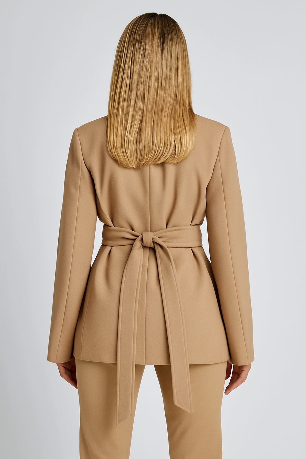 Colbert | Getailleerde Damesblazer met Riemsluiting | NORA