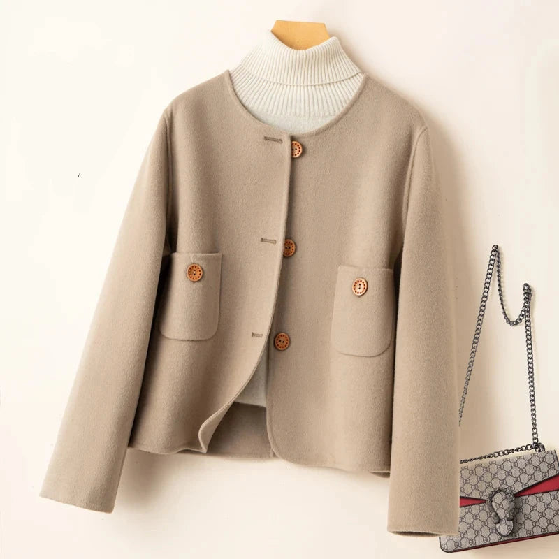 Cropped jas | Wolmix kort jasje zonder kraag met knopen | MAÏA